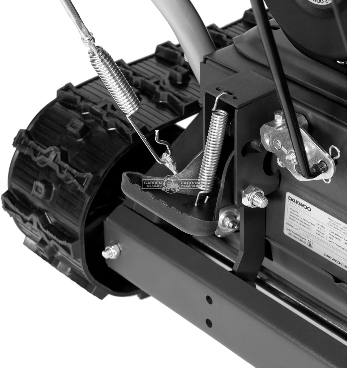 Снегоуборщик Daewoo S 8060 гусеничный (PRC, 61 см., Daewoo, 220 куб.см., эл/стартер 21В, фара, скорости 6/2, подогрев рукояток, 83 кг.)