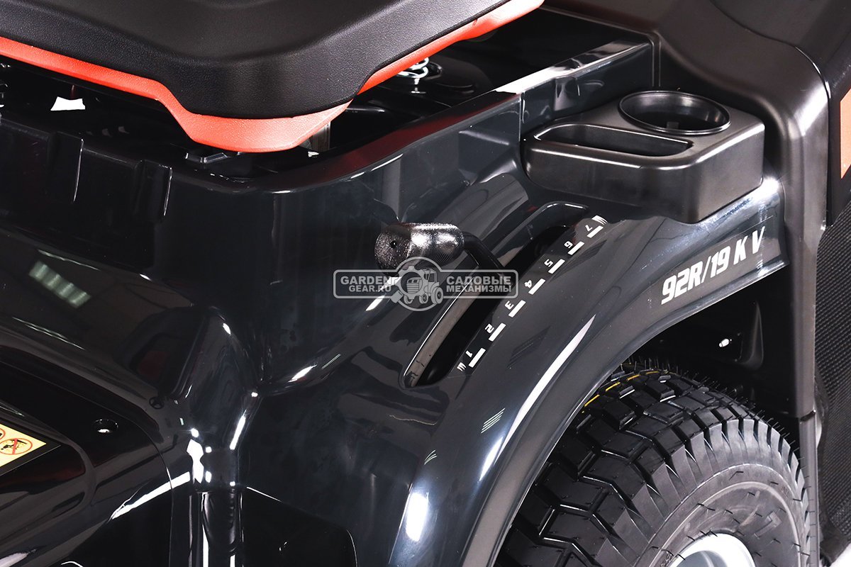 Садовый трактор Oleo-Mac OM 92R/19 KV (PRC, Emak K 1900 V-Twin, 586 см3, 92 см., гидростатика, травосборник 300 л., 198 кг.)