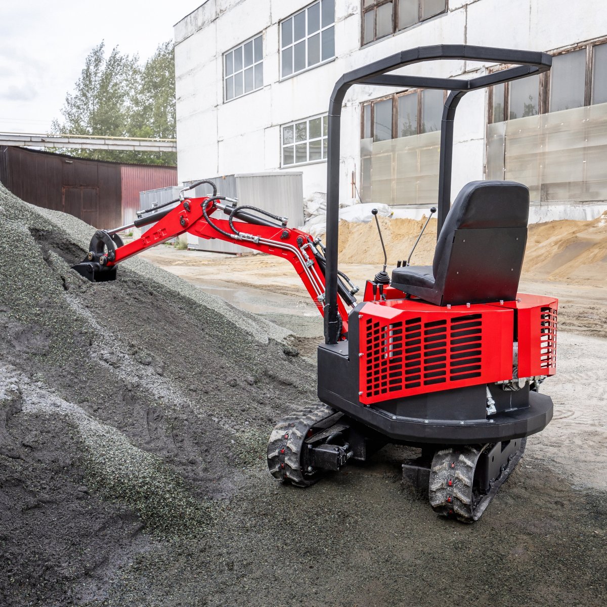 Гусеничный полноповоротный экскаватор RED LC-01 Lifan 15 л.с., глубина копания 1,6 м., 771 кг.