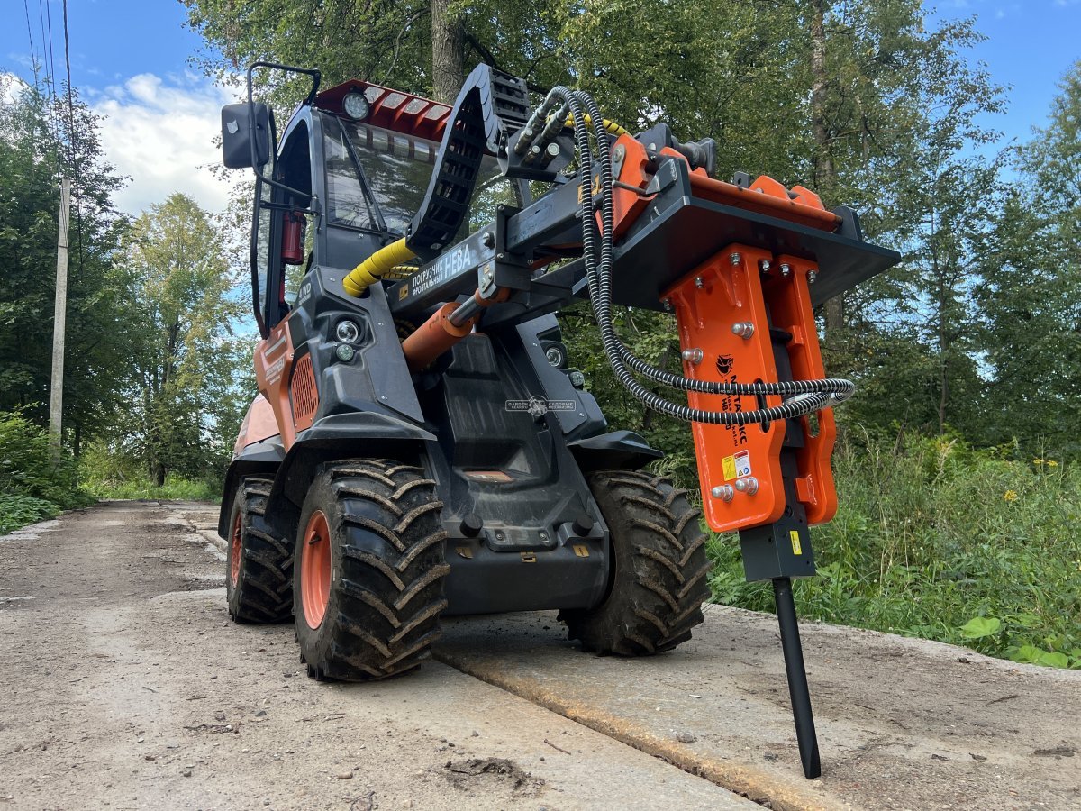 Фронтальный погрузчик Нева с кабиной (RUS, ММЗ-3LDT, 42 л.с., 60 л/мин, грузоподъемность 1200 кг, 2100 кг)