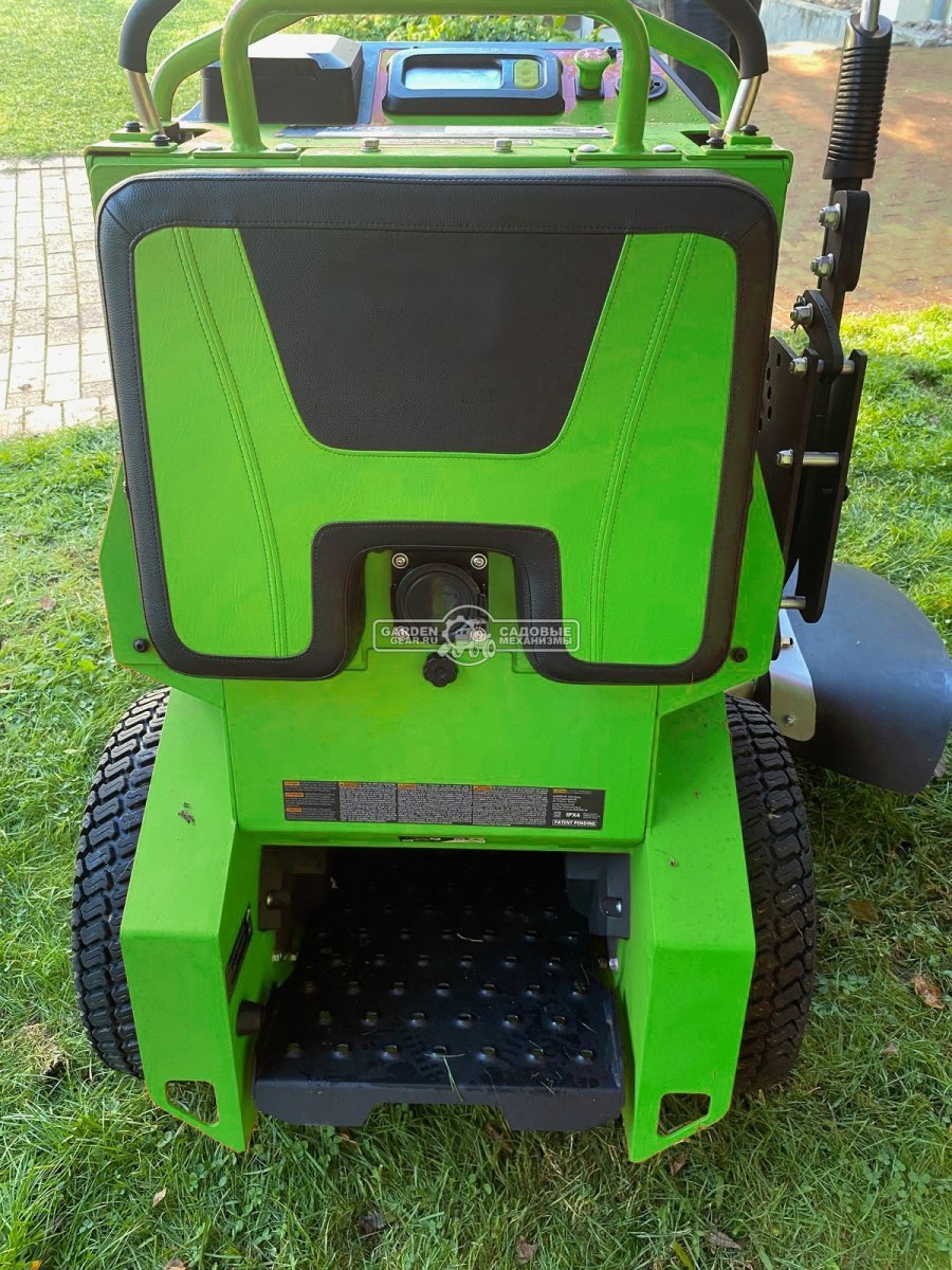Садовый минирайдер GreenWorks ZTCS92 Stand-On аккумуляторный с нулевым радиусом разворота (PRC, 92 см, 82В, 105 Ач / 8 кВтч, 430 кг)