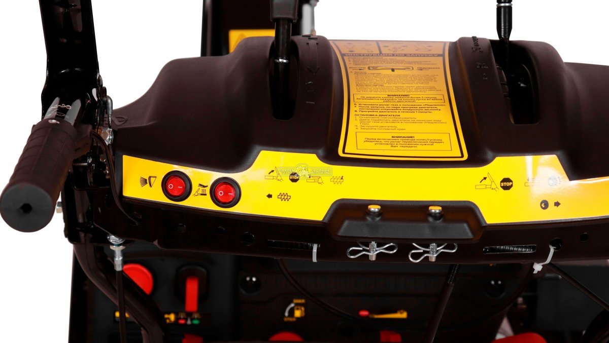 Снегоуборщик Champion ST1171E (PRC, 70 см., Champion, 375 см3,  эл/стартер 220В, фара, автоматический дифференциал, 123.5 кг)