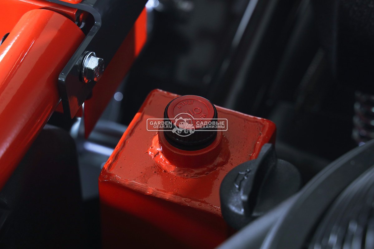 Садовый трактор для высокой травы и работы на склонах SABO GLADIATOR 95 F AWD (GER, B&S Intek 8-44C8, 724 куб.см., 95 см, дифференциал, 388 кг.)