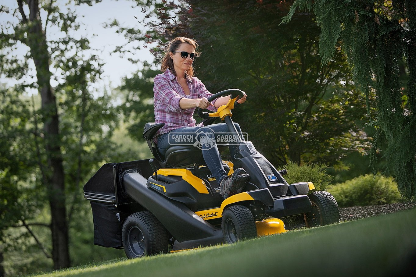 Садовый минирайдер Cub Cadet Minirider LR2 ES76 аккумуляторный (USA, Li-Ion, 56 В/30 Ач/1500 Втч, ширина кошения 76 см., фара, 163 кг.)