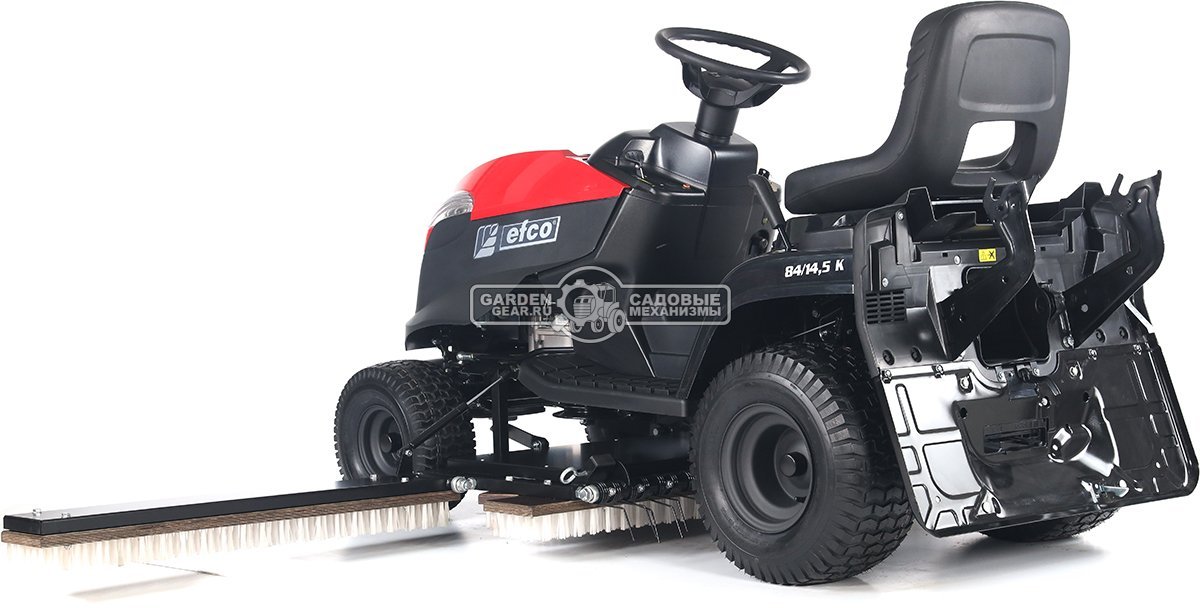 Трактор для футбольного поля Efco EF 84/14,5 K TOSS Sport с щёткой для ухода за искусственным газоном (дека 84 см и травосборник в комплекте)