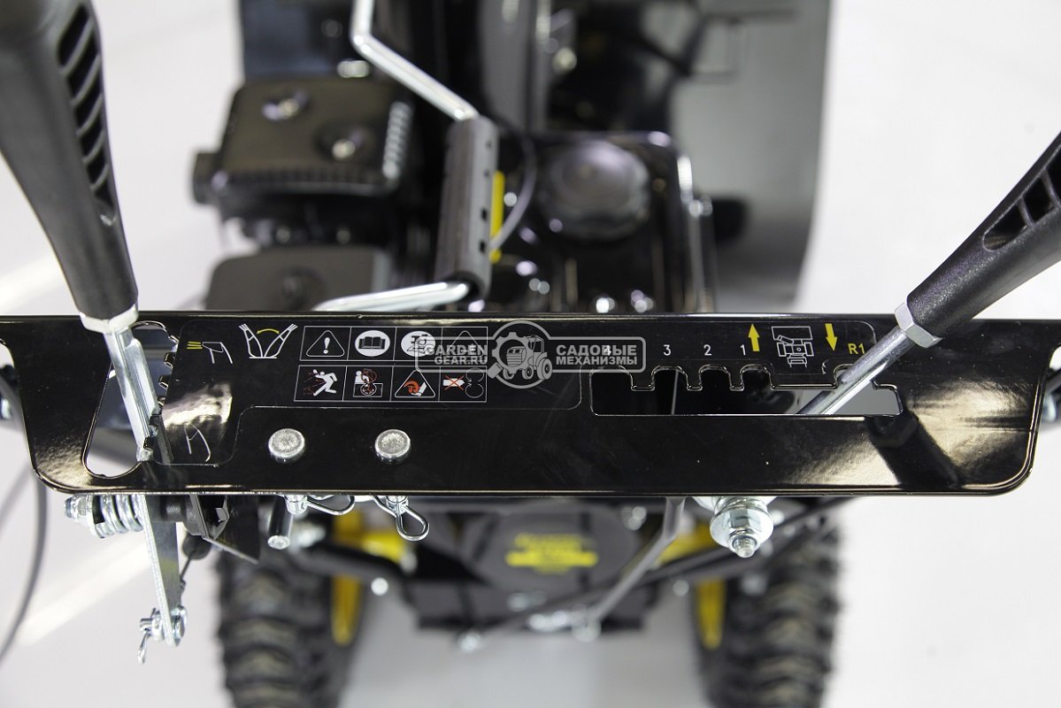 Снегоуборщик Champion ST661 (PRC, 61 см., Champion, 196 куб.см., скорости 4/1, 61.5 кг)