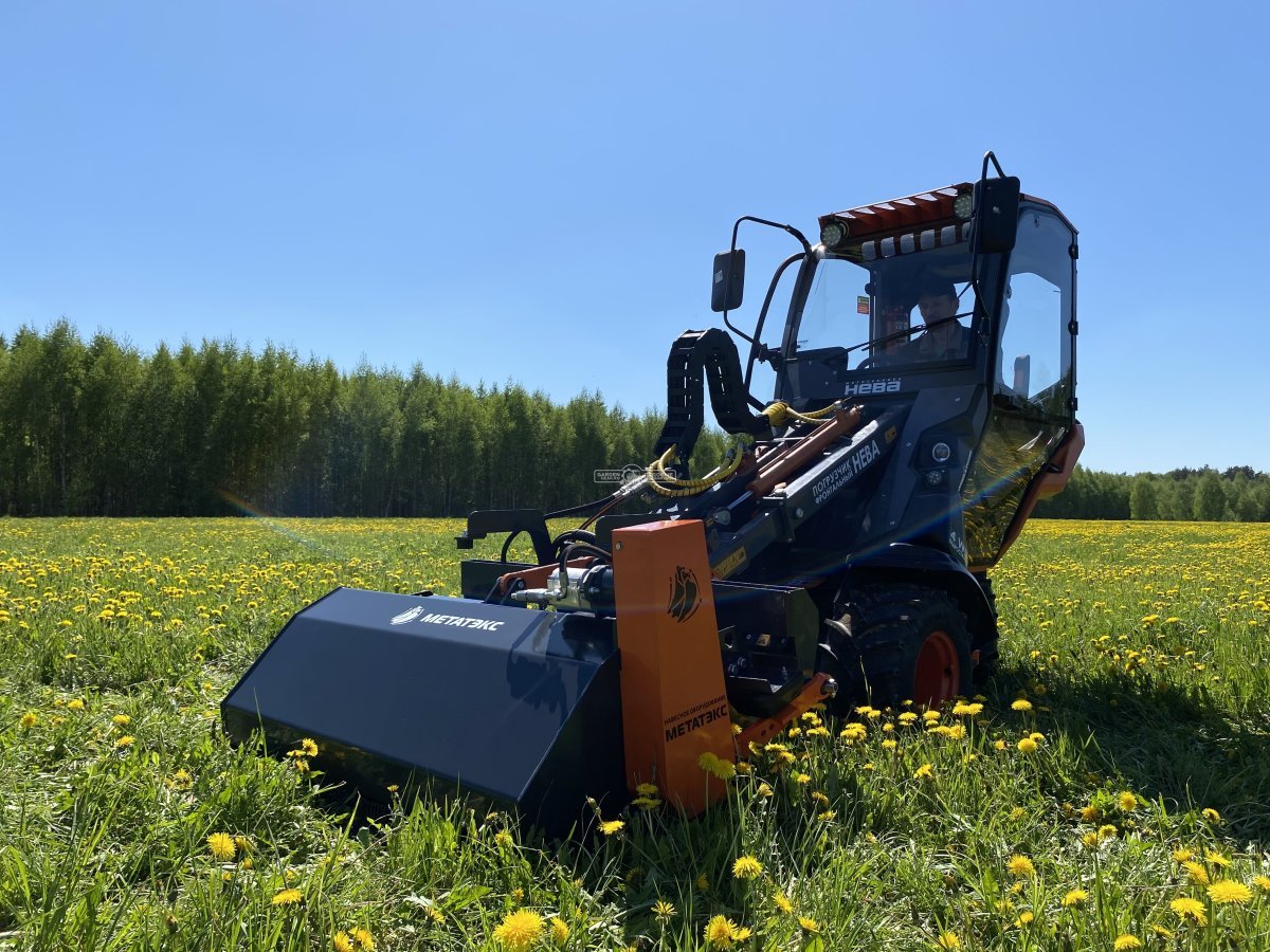 Фронтальный погрузчик Нева с кабиной (RUS, ММЗ-3LDT, 42 л.с., 60 л/мин, грузоподъемность 1200 кг, 2100 кг)