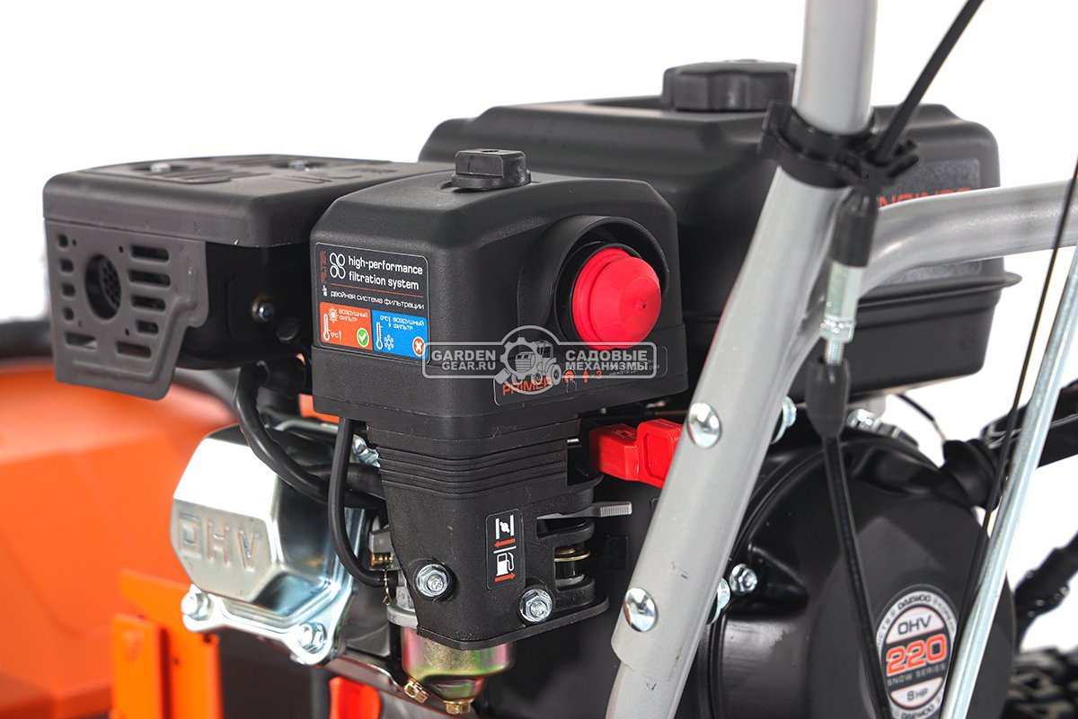 Подметальная машина Daewoo DASC 8080 (PRC, Daewoo 220 куб.см., запуск от аккумулятора 21В, фара, скорости 5/2, шир. 80 см., диам.35 см., 77,5 кг.)