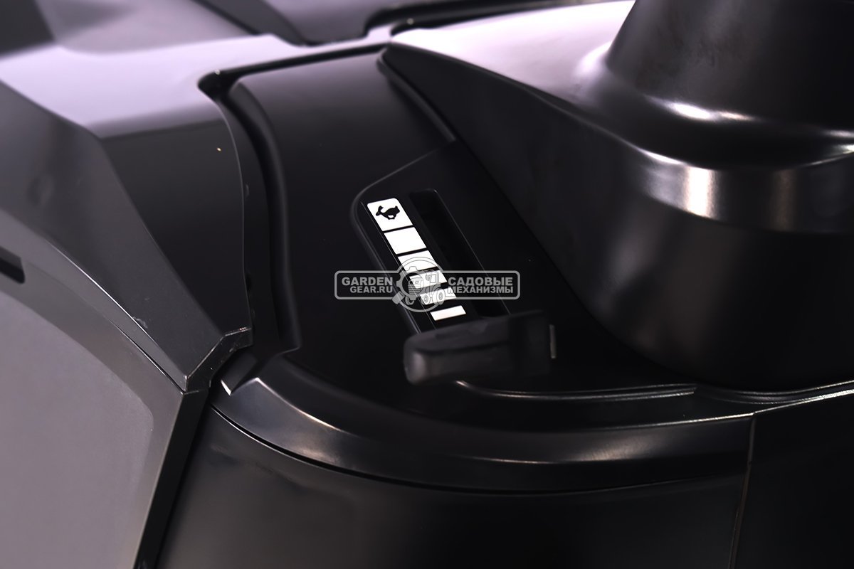 Садовый трактор Cub Cadet LT3 R102 (PRC, Cub Cadet V-Twin, 679 куб.см., гидростатика, травосборник 245 л, ширина кошения 102 см, 211 кг)