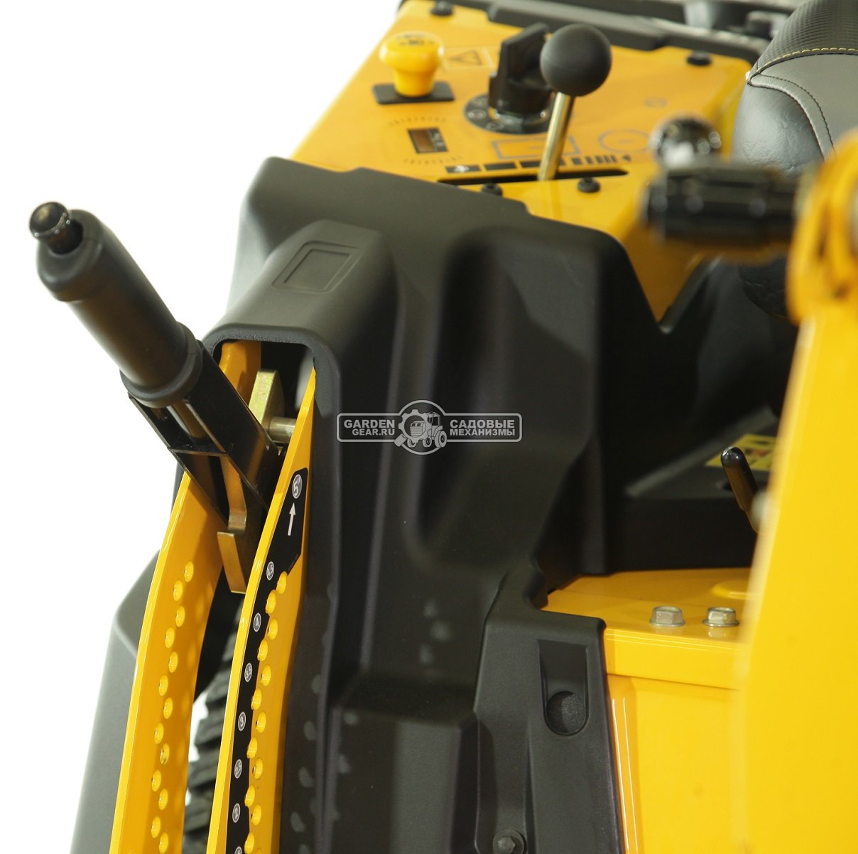 Садовый райдер Cub Cadet Z1 137 с нулевым радиусом разворота (USA, Kohler EFI 745, V-Twin, 747 куб.см., гидростатика, ширина кошения 137 см., 370 кг.)