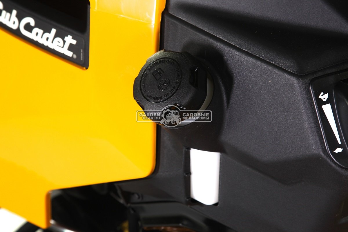 Садовый трактор Cub Cadet XT2 QR106 (USA, Kawasaki, V-Twin, 726 куб.см., гидростатика, травосборник 320 л., ширина кошения 106 см., 253 кг.)