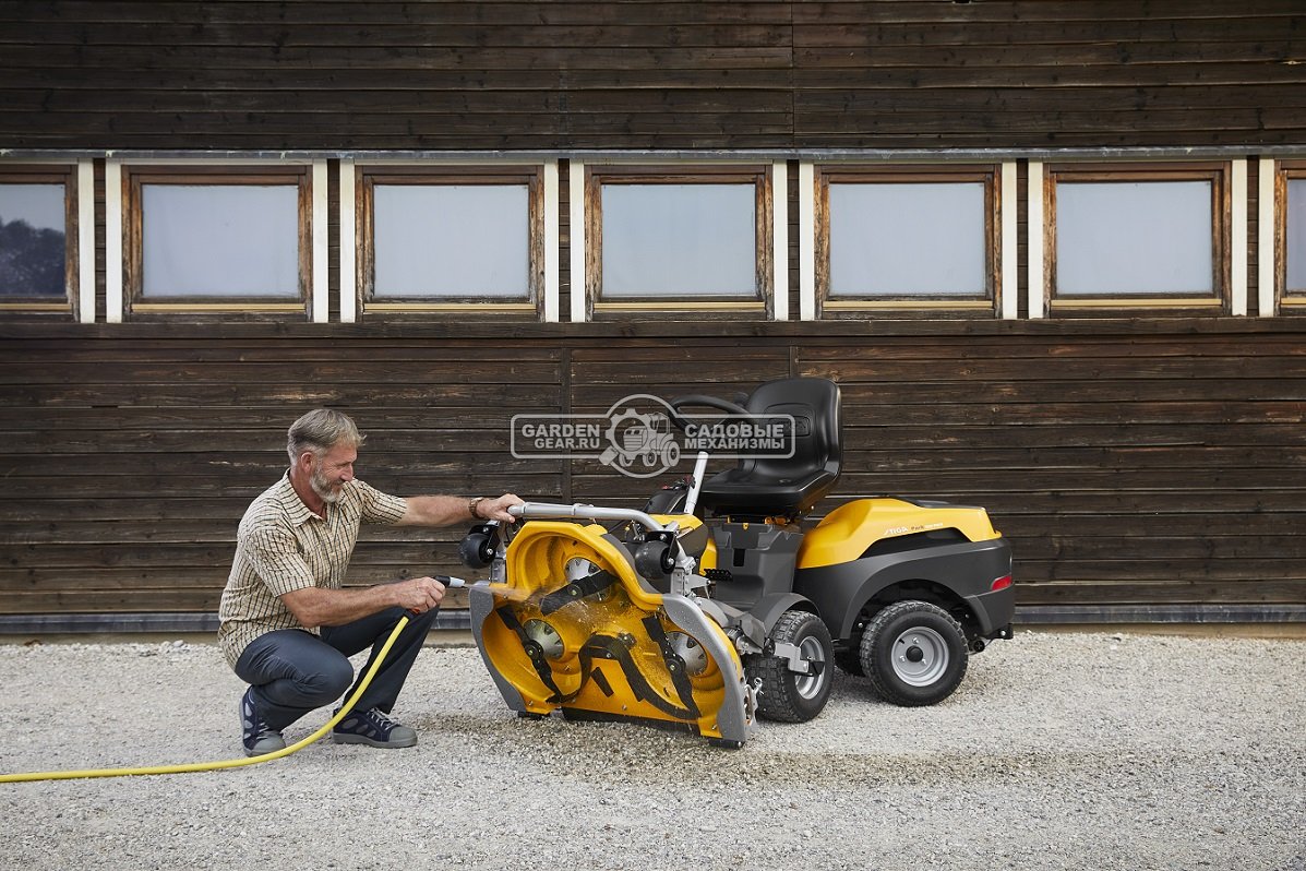 Садовый райдер Stiga Park Compact 340 PWX 4WD без деки (ITA, Stiga ST550 V-Twin, 586 куб.см, полный привод, гидростатика, 226 кг.)