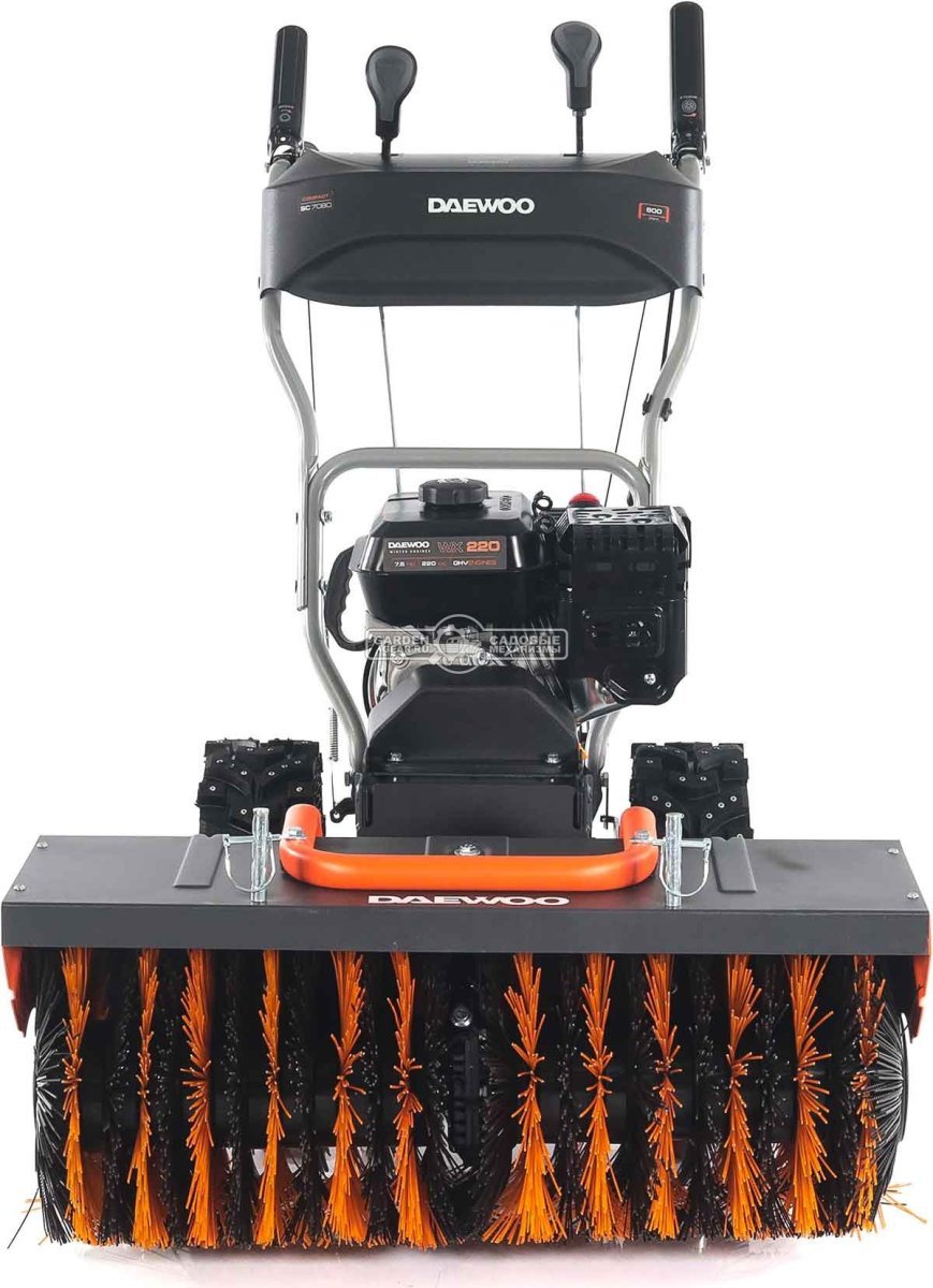 Подметальная машина Daewoo SC 7080 (PRC, Daewoo 212 см3, скорости 6/2, ширина 80 см., диаметр 35 см., колеса EX-ICE, 83 кг.)