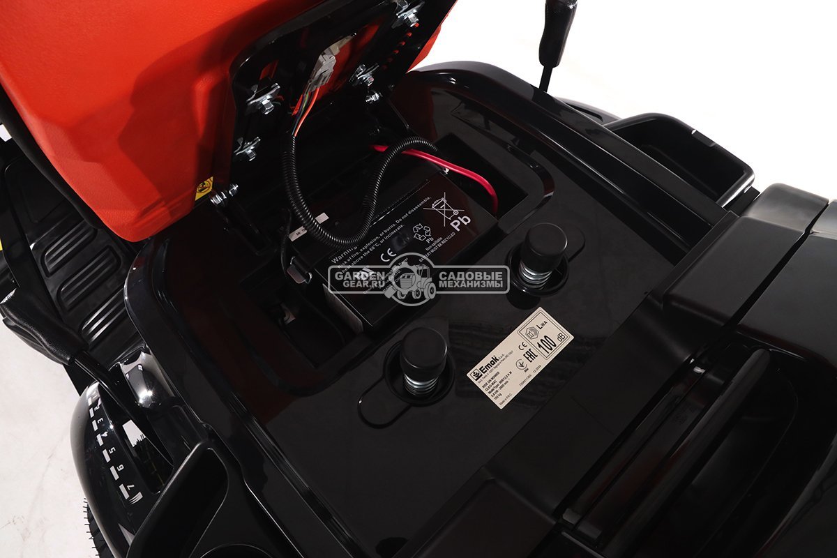 Садовый трактор Oleo-Mac OM 86R/12,5 К M (PRC, Emak K 1250 AVD, 413 см3, 86 см., механика, травосборник 300 л., 190 кг.)