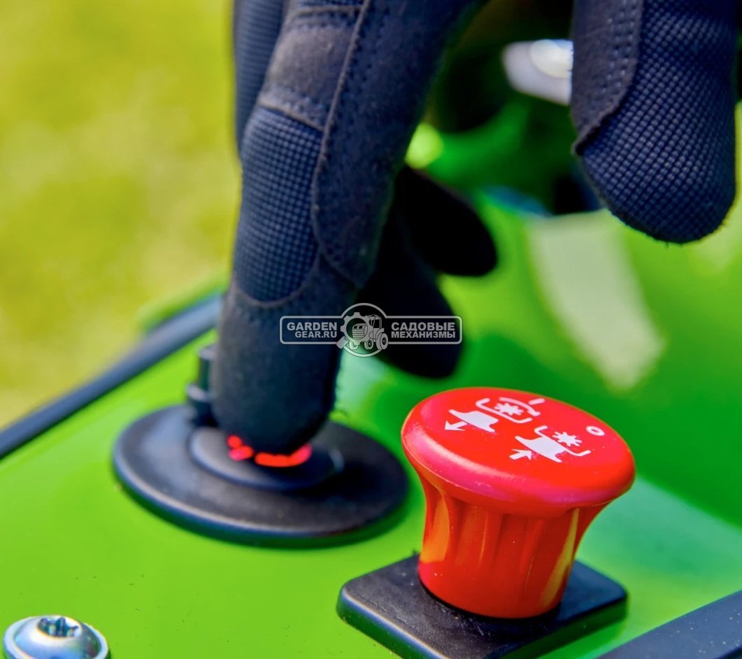Садовый минирайдер GreenWorks ZTCS92 Stand-On аккумуляторный с нулевым радиусом разворота (PRC, 92 см, 82В, 105 Ач / 8 кВтч, 430 кг)