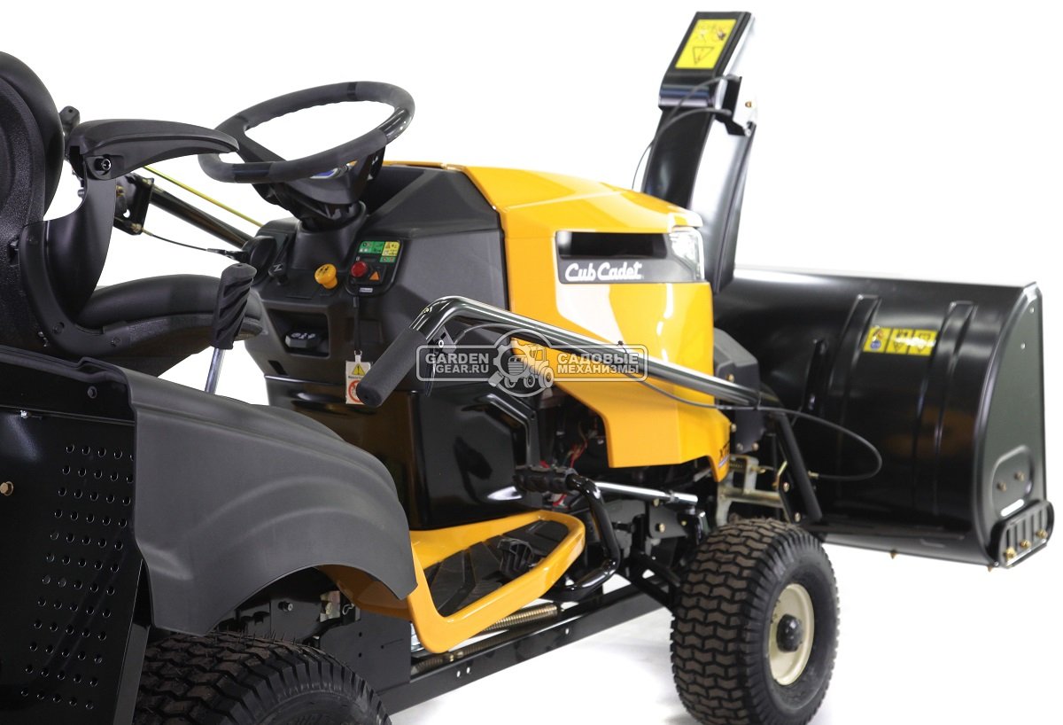 Снегоуборочный трактор Cub Cadet XT3 QR95 с 3X роторным снегоуборщиком и цепями на колеса