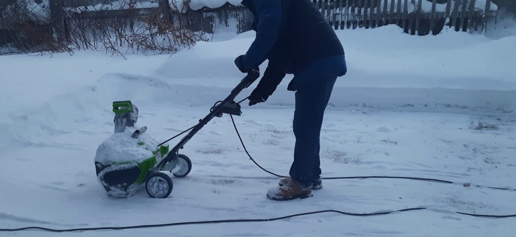 реальный размер электрического снегоуборщика